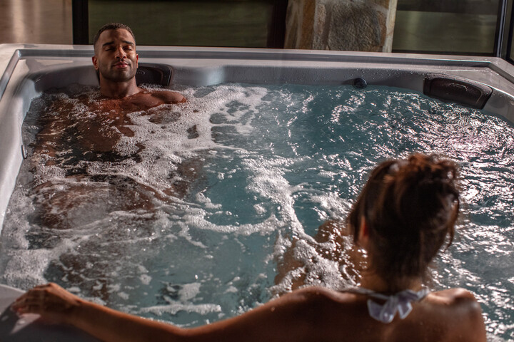 JHT_J408L_Detail_Couple_Relax03-720x480-6d1fe70f-e995-4ec7-ac8d-ad3a2bce8be3