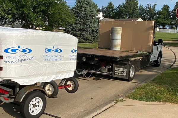 Hot-Tub-Delivery-Specialist-Technician-600x400-1 Hot-Tub-Delivery-Specialist-Technician-600x400-1