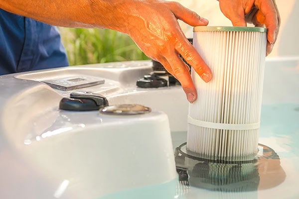 Hot-Tub-Maintenance-Technician-600x400-1 Hot-Tub-Maintenance-Technician-600x400-1