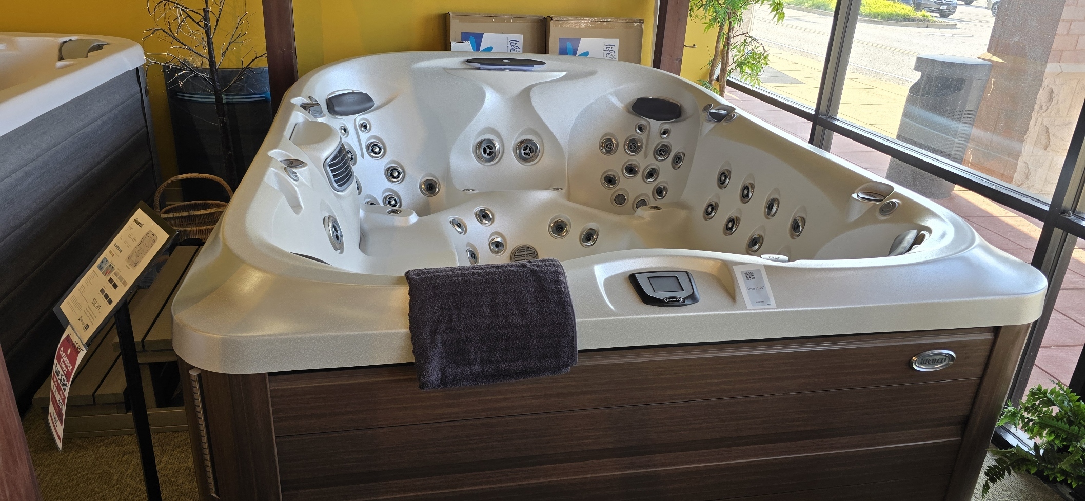 Jacuzzi J-495 - Clearance — Clearance at Baker Pool & Spa