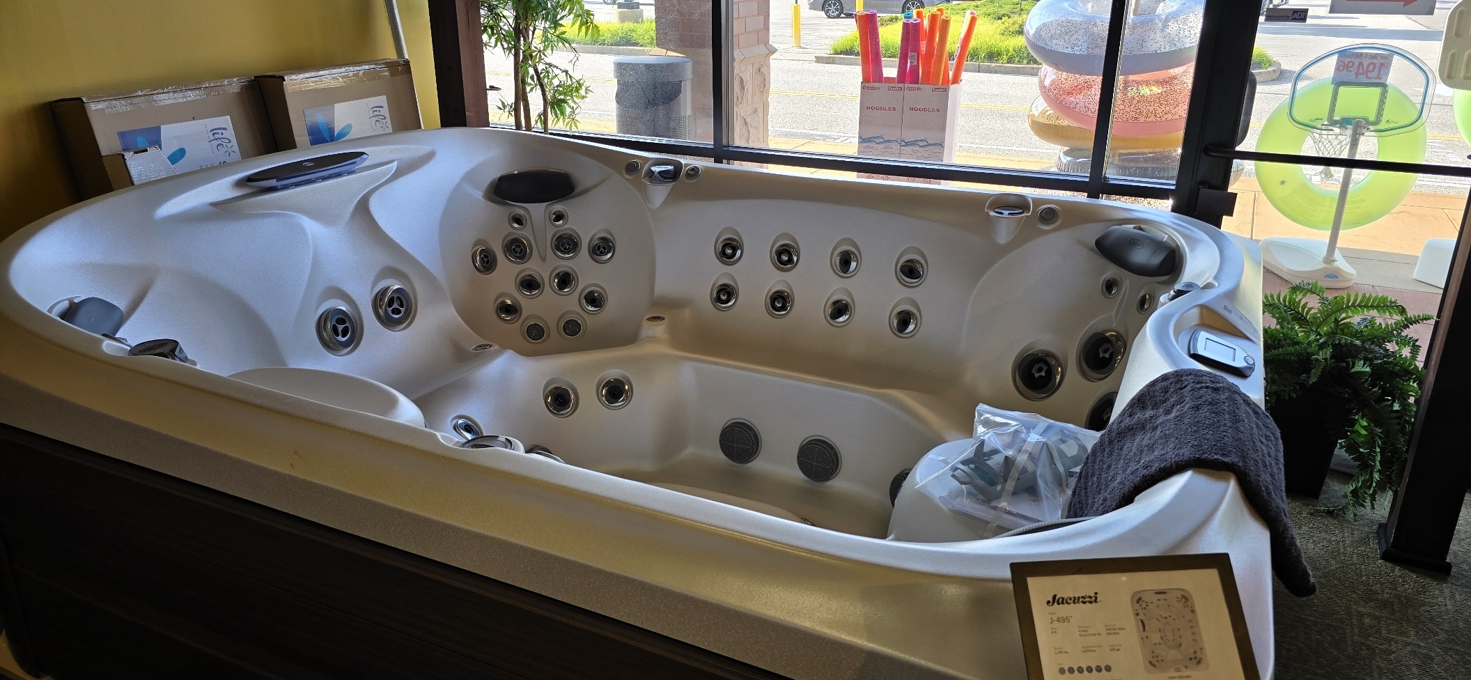 Jacuzzi J-495 - Clearance — Clearance at Baker Pool & Spa